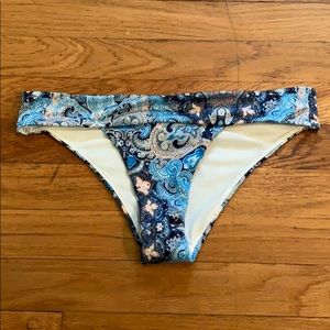Patterned bikini bottoms